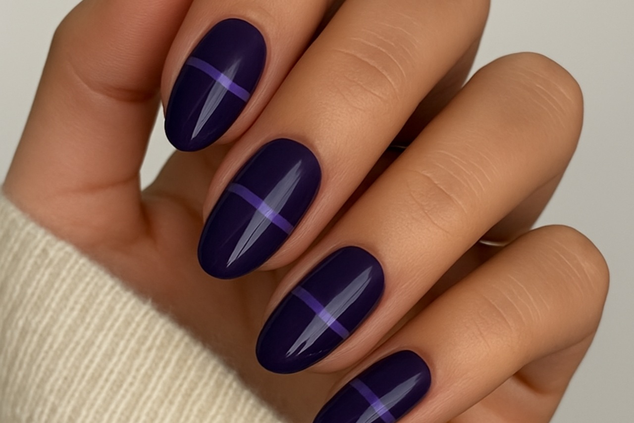 dark blue nails